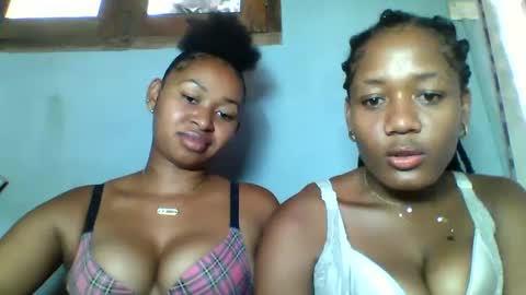 Snapshot of florencia011 chatting on February 23, 11:33 am florencia011 online show from February 23, 11:33 am