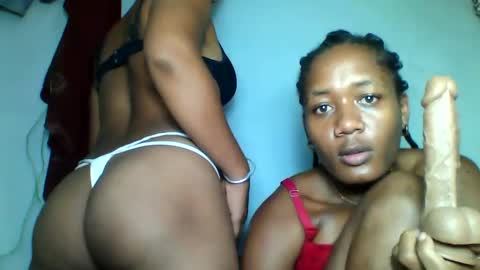 Snapshot of florencia011 chatting on February 25, 11:30 am florencia011 online show from February 25, 11:30 am