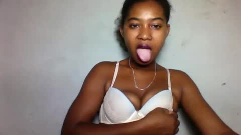 Snapshot of florencia011 chatting on March 3, 10:42 pm florencia011 online show from March 3, 10:42 pm