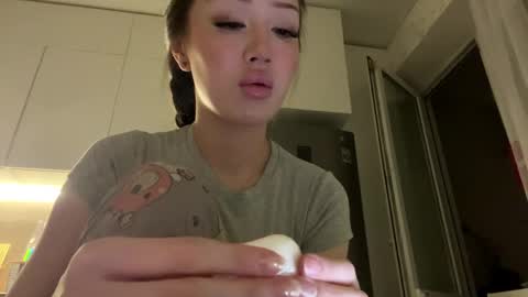 Snapshot of florinebolevice chatting on June 2, 7:05 pm Lucy online show from June 2, 7:05 pm