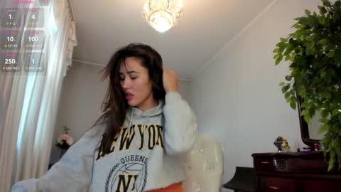 Snapshot of flower_nicole chatting on December 2, 1:36 am Nicole online show from December 2, 1:36 am