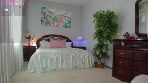 Snapshot of flower_nicole chatting on March 3, 4:25 am Nicole online show from March 3, 4:25 am