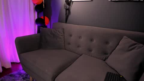 Snapshot of flower_smith_ chatting on October 18, 11:55 am Its a pleasure to meet you. Im Flower. Help me reach 1k. Follow me. online show from October 18, 11:55 am