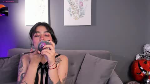 Snapshot of flower_smith_ chatting on October 29, 11:45 am Its a pleasure to meet you. Im Flower. Help me reach 1k. Follow me. online show from October 29, 11:45 am