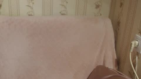 Snapshot of flowercandydoll13 chatting on February 4, 12:00 pm say meow and send tip online show from February 4, 12:00 pm