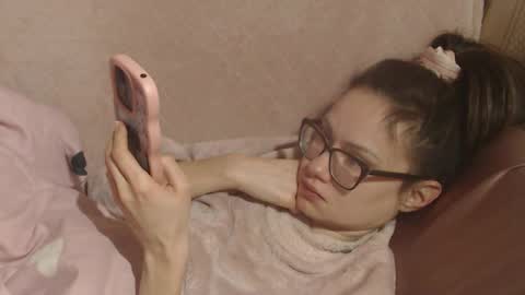 Snapshot of flowercandydoll13 chatting on February 19, 7:15 am say meow and send tip online show from February 19, 7:15 am