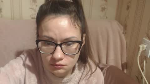 Snapshot of flowercandydoll13 chatting on February 22, 11:31 am say meow and send tip online show from February 22, 11:31 am