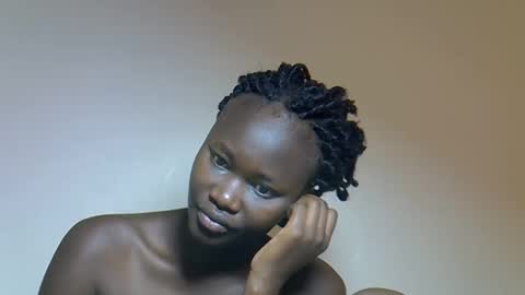 Snapshot of flowerdiva002 chatting on December 1, 8:08 am flowerdiva002 online show from December 1, 8:08 am