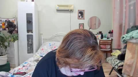 Snapshot of flowerlover8 chatting on December 4, 5:10 pm Flowerlower online show from December 4, 5:10 pm