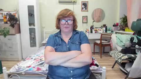 Snapshot of flowerlover8 chatting on December 5, 5:31 pm Flowerlower online show from December 5, 5:31 pm