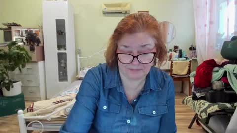 Snapshot of flowerlover8 chatting on December 21, 10:00 am Flowerlower online show from December 21, 10:00 am