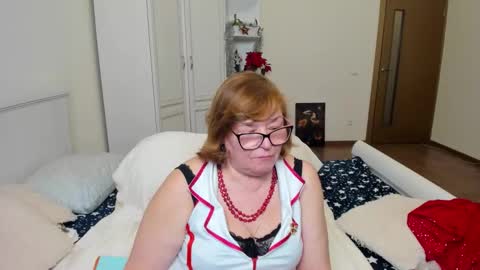 Snapshot of flowerlover8 chatting on January 5, 5:27 pm Flowerlower online show from January 5, 5:27 pm