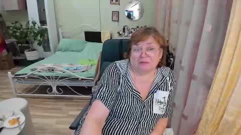 Snapshot of flowerlover8 chatting on February 3, 6:46 pm Flowerlower online show from February 3, 6:46 pm