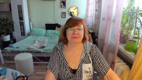 Snapshot of flowerlover8 chatting on February 5, 6:51 am Flowerlower online show from February 5, 6:51 am