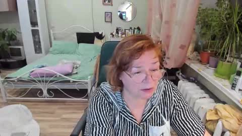 Snapshot of flowerlover8 chatting on February 5, 6:56 pm Flowerlower online show from February 5, 6:56 pm