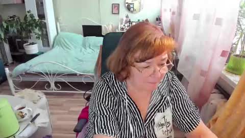 Snapshot of flowerlover8 chatting on February 8, 8:40 am Flowerlower online show from February 8, 8:40 am