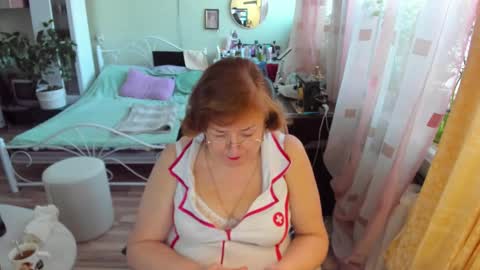 Snapshot of flowerlover8 chatting on February 13, 6:42 am Flowerlower online show from February 13, 6:42 am