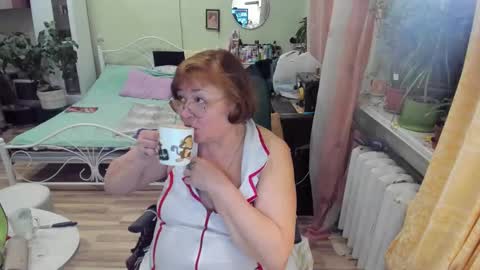 Snapshot of flowerlover8 chatting on February 13, 6:48 pm Flowerlower online show from February 13, 6:48 pm