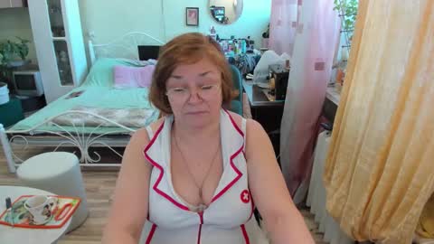 Snapshot of flowerlover8 chatting on February 15, 7:05 am Flowerlower online show from February 15, 7:05 am