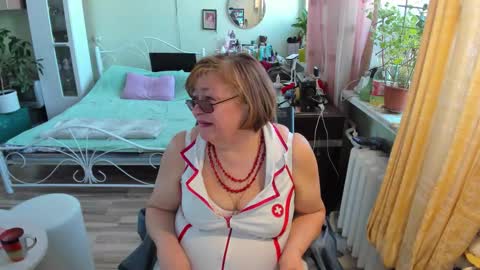 Snapshot of flowerlover8 chatting on February 25, 7:07 am Flowerlower online show from February 25, 7:07 am