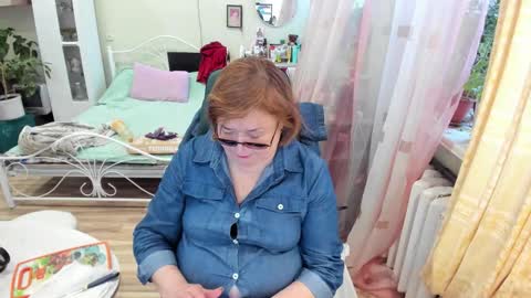 Snapshot of flowerlover8 chatting on February 27, 2:17 pm Flowerlower online show from February 27, 2:17 pm