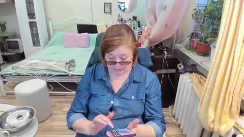 Snapshot of flowerlover8 chatting on February 28, 3:13 pm Flowerlower online show from February 28, 3:13 pm