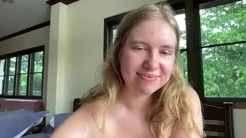 Snapshot of fluffy_bunnyxxx chatting on March 10, 6:49 am fluffy_bunnyxxx online show from March 10, 6:49 am