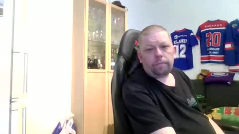 fluffy_espen online show from April 23, 8:35 am