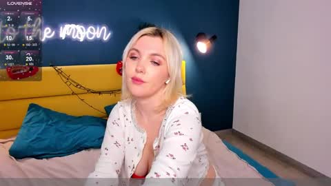 Monica online show from January 10, 11:33 am