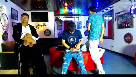 flyckers online show from April 4, 12:13 pm