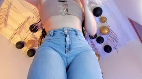 Snapshot of flylia_ chatting on June 7, 11:03 am lia online show from June 7, 11:03 am