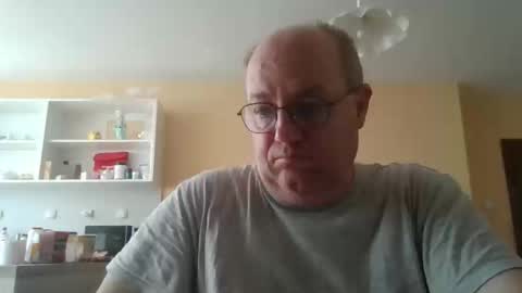 Snapshot of fm_group_nederland chatting on April 7, 8:04 am VIP Magnolia online show from April 7, 8:04 am
