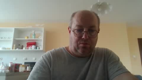 Snapshot of fm_group_nederland chatting on April 11, 9:24 am VIP Magnolia online show from April 11, 9:24 am