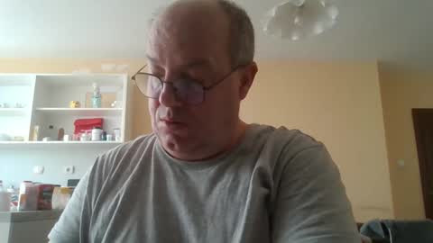 Snapshot of fm_group_nederland chatting on April 13, 8:20 am VIP Magnolia online show from April 13, 8:20 am