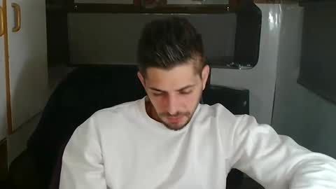 independent model online show from November 6, 3:35 pm