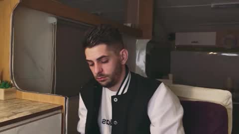 independent model online show from January 31, 9:02 pm