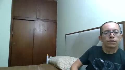 fonzi_flores online show from November 22, 12:26 pm