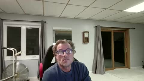 Snapshot of foodforcatfists chatting on November 21, 6:01 am foodforcatfists online show from November 21, 6:01 am