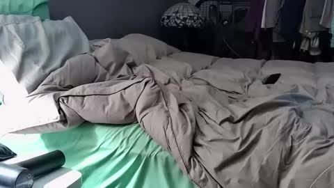 Snapshot of foodforcatfists chatting on December 1, 4:28 am foodforcatfists online show from December 1, 4:28 am