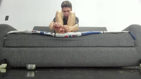 foot_master777 online show from October 9, 5:27 am