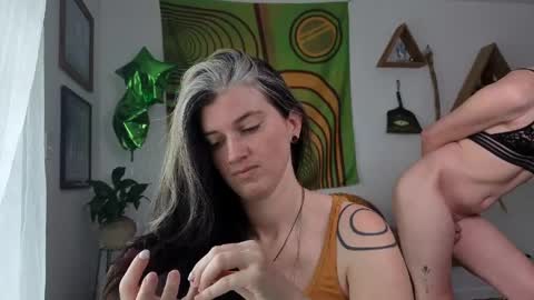 Snapshot of forestdarling chatting on April 21, 4:34 pm forestdarling online show from April 21, 4:34 pm