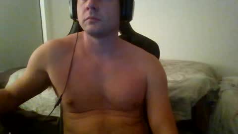 Snapshot of four4aces chatting on June 19, 10:08 am four4aces online show from June 19, 10:08 am
