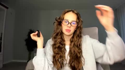 Snapshot of fox_beauty chatting on October 13, 12:43 am Kira online show from October 13, 12:43 am