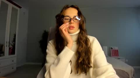 Snapshot of fox_beauty chatting on October 15, 1:06 am Kira online show from October 15, 1:06 am