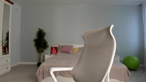 Snapshot of fox_beauty chatting on November 12, 2:01 am Kira online show from November 12, 2:01 am