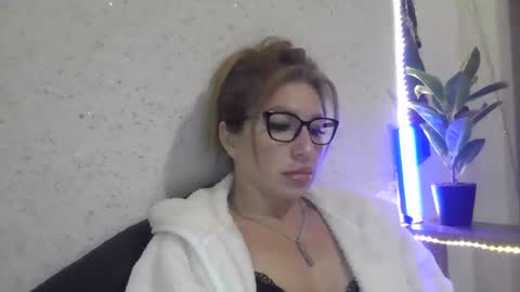 Snapshot of fox_red_lady7 chatting on February 20, 6:13 pm fox_red_lady7 online show from February 20, 6:13 pm