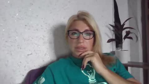 Snapshot of fox_red_lady7 chatting on October 2, 7:26 am fox_red_lady7 online show from October 2, 7:26 am