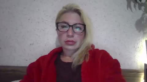 Snapshot of fox_red_lady7 chatting on October 5, 7:01 pm fox_red_lady7 online show from October 5, 7:01 pm