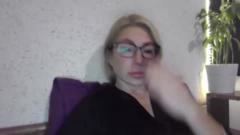 fox_red_lady7 online show from November 7, 7:47 pm