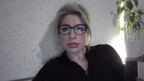 fox_red_lady7 online show from December 19, 8:49 pm